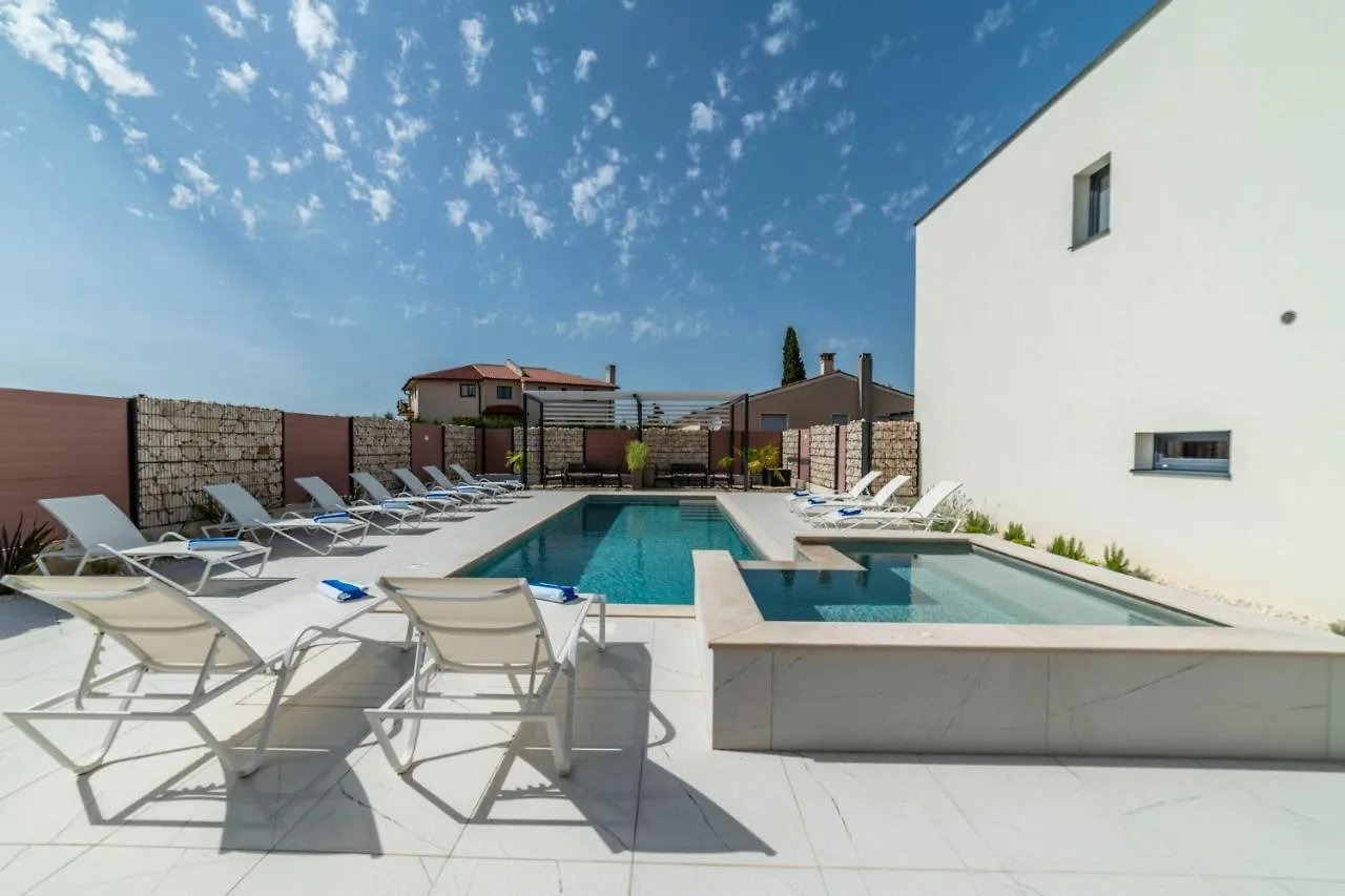 Apartment Pinna Residence - Datul Pula