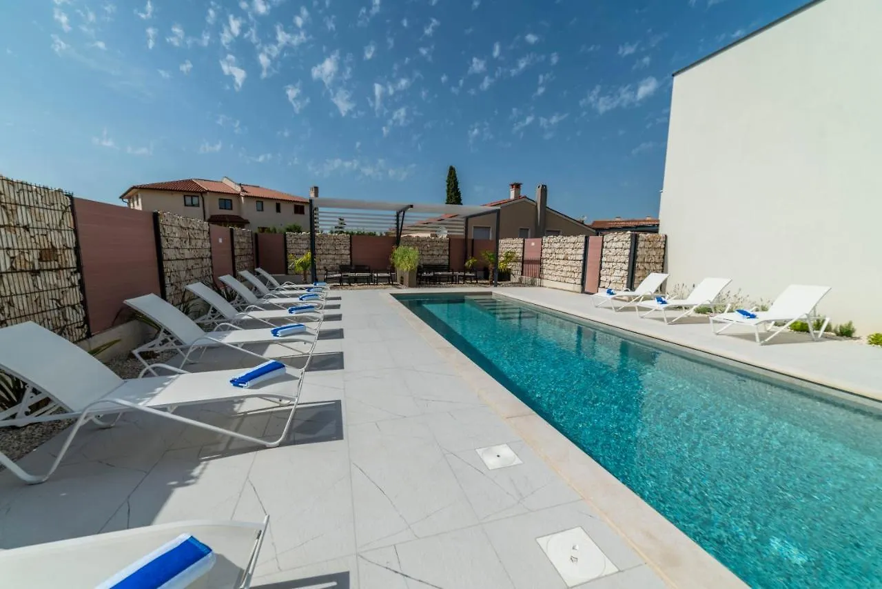 Apartment Pinna Residence - Datul Pula