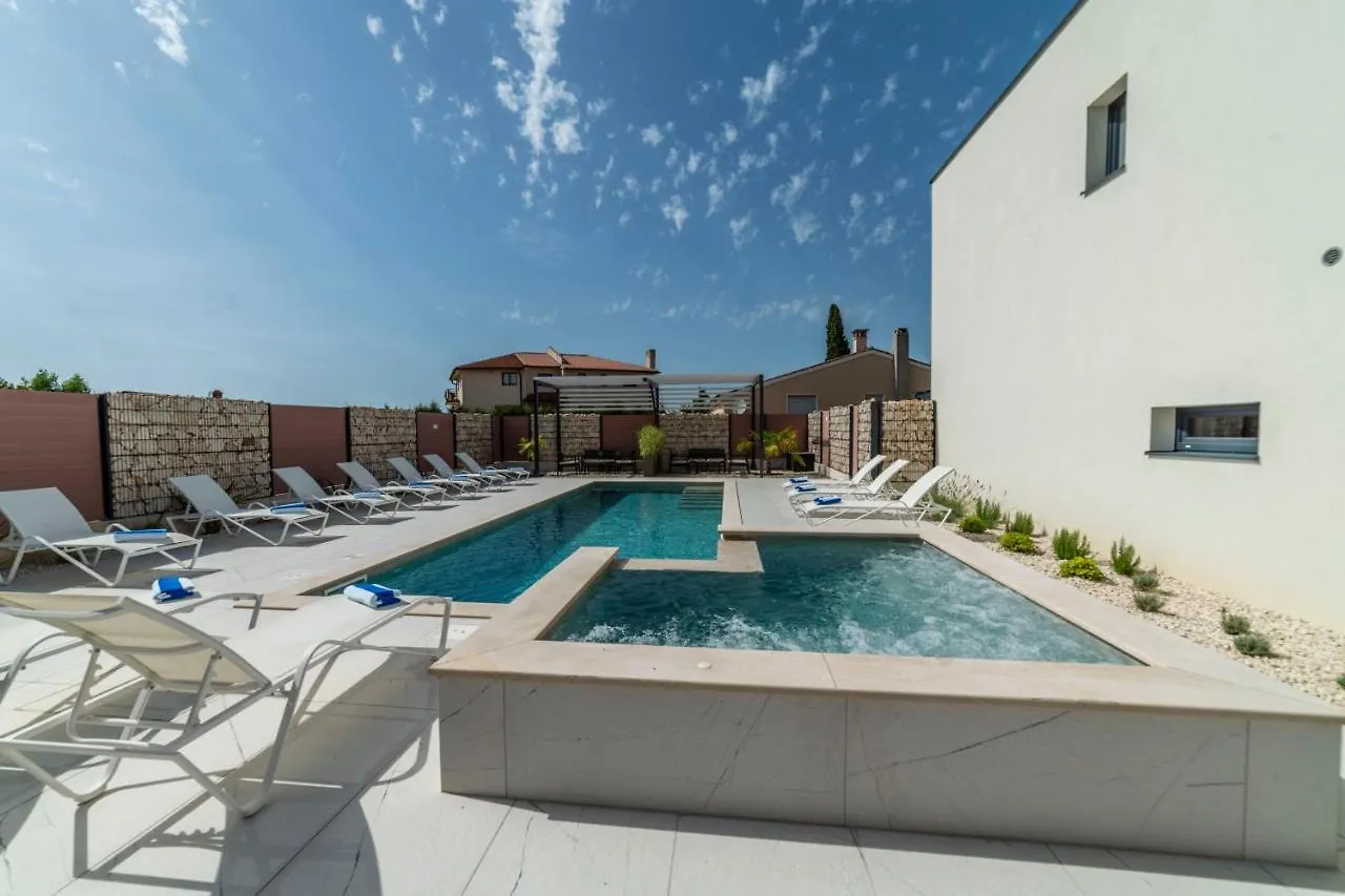 Apartment Pinna Residence - Datul Pula